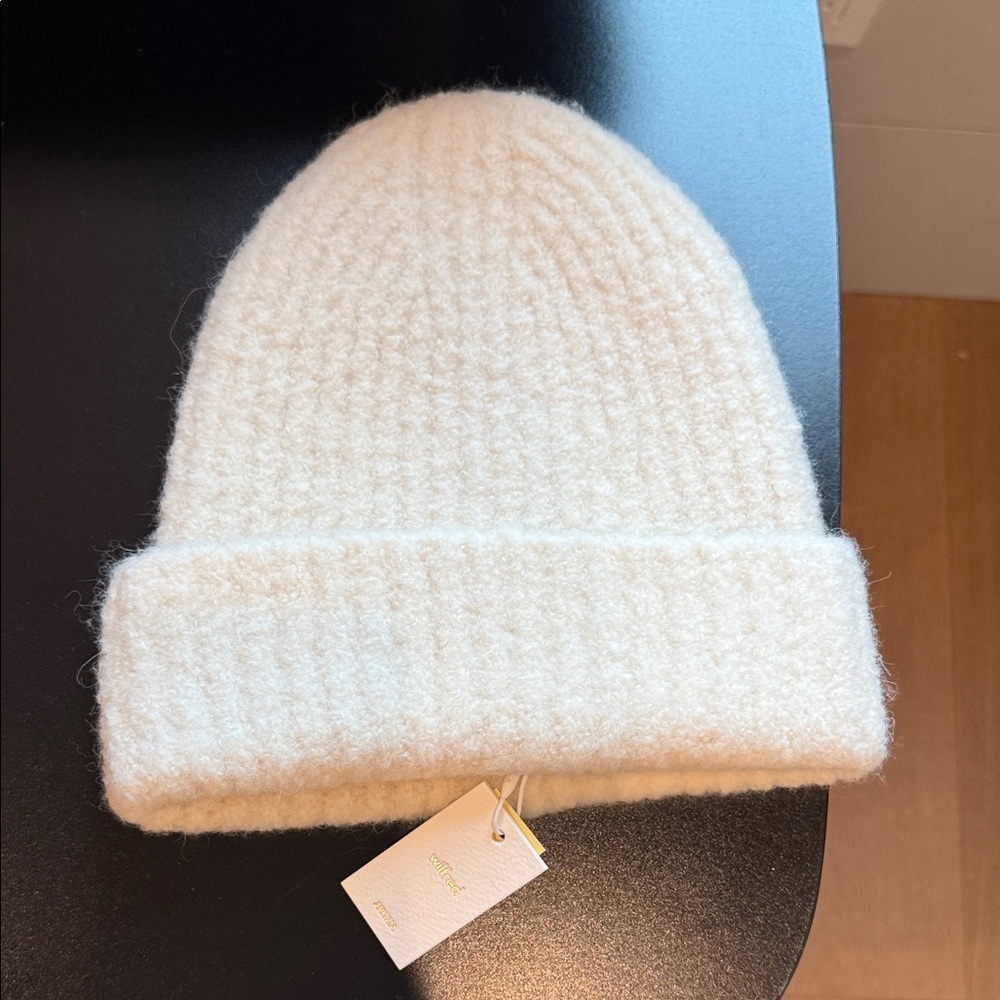 Aritzia Cozy Cream wool Beanie